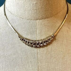 Gold tone rhinestone vintage  leaf  pendant necklace
